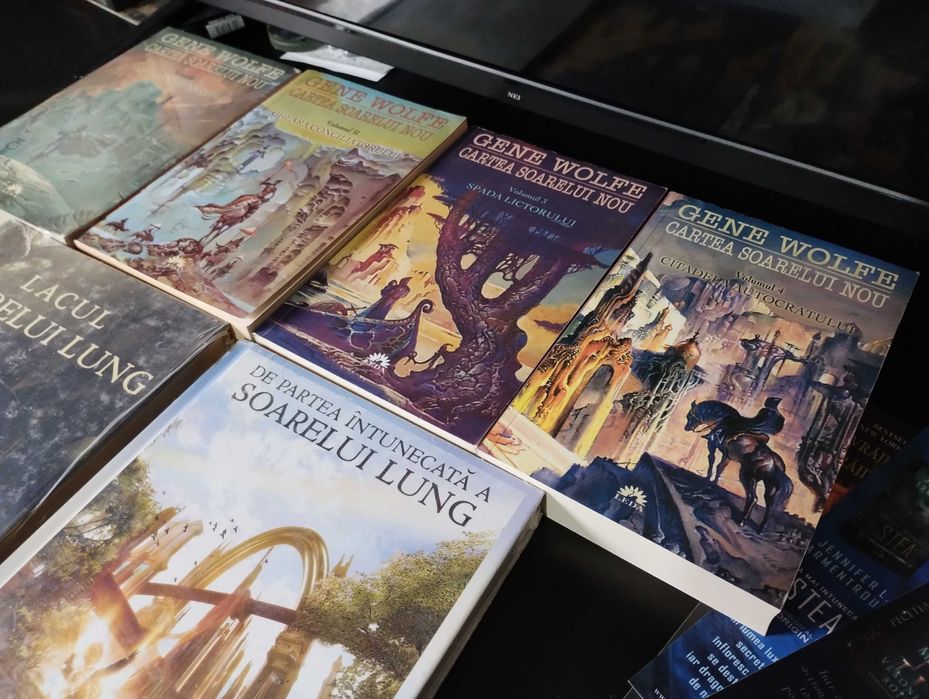 Serii: Cartea Soarelui Nou Soarele Lung Gene Wolfe / Abatia Dan Dobos