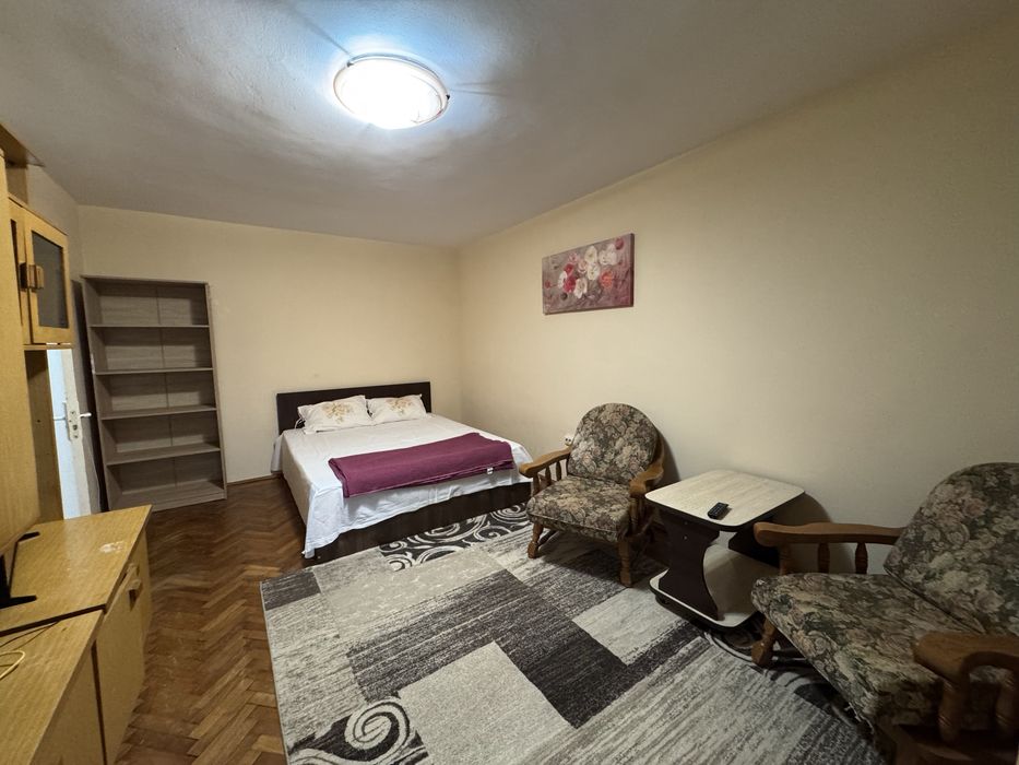 Inchiriez apartament decomandat