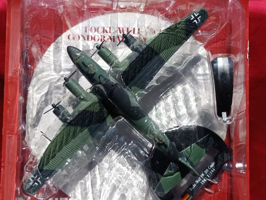 WW2 Machetă avion german 2 modele/ Noi/preț pentru unul !