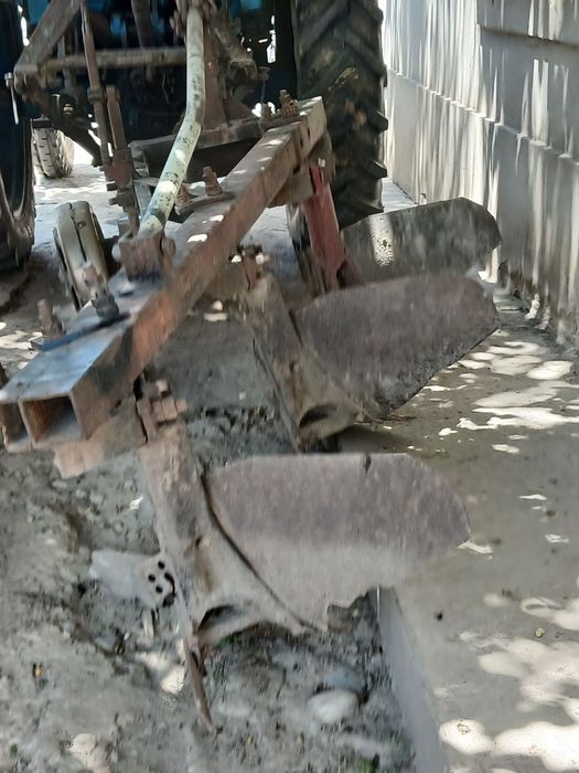 Traktor sotiladi