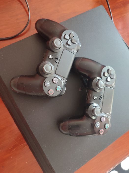 Продавам PlayStation 4 Pro 1TB