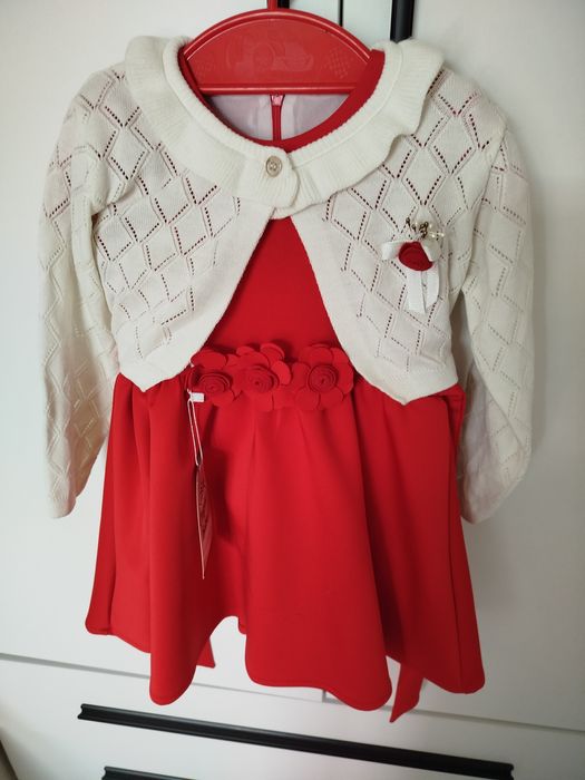 Продам платья для девочек новые