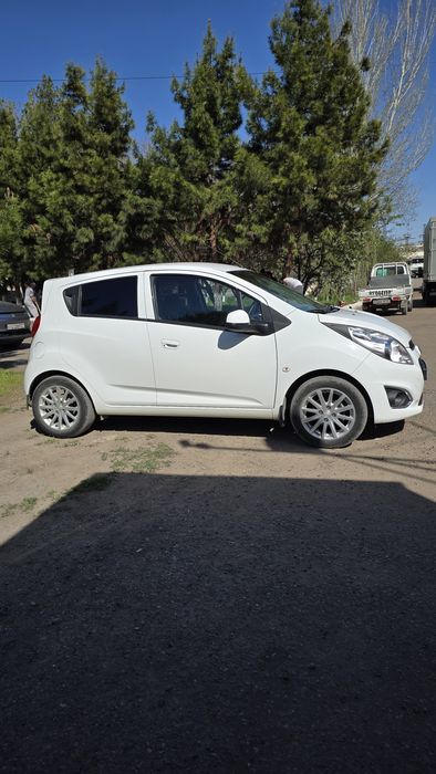 Spark ishqibozlari uchun RADNOY Spark 2022 oq 68198km MEHANIKA.