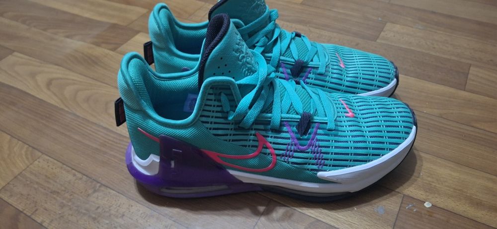 Кроссовки найк 42.5размер оригинал