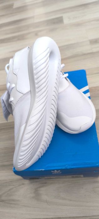 Дамски маратонки Adidas. --''НОВИ''