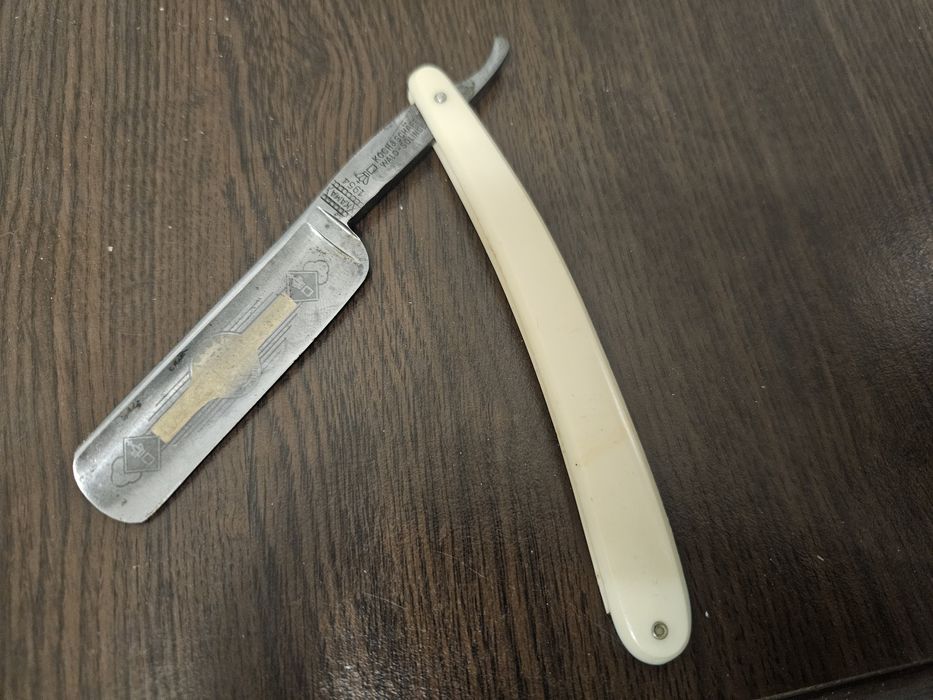 Briciuri  2 buc: Kama  Extra  an 1954 si  Solingen Wilhelm Hulsen.