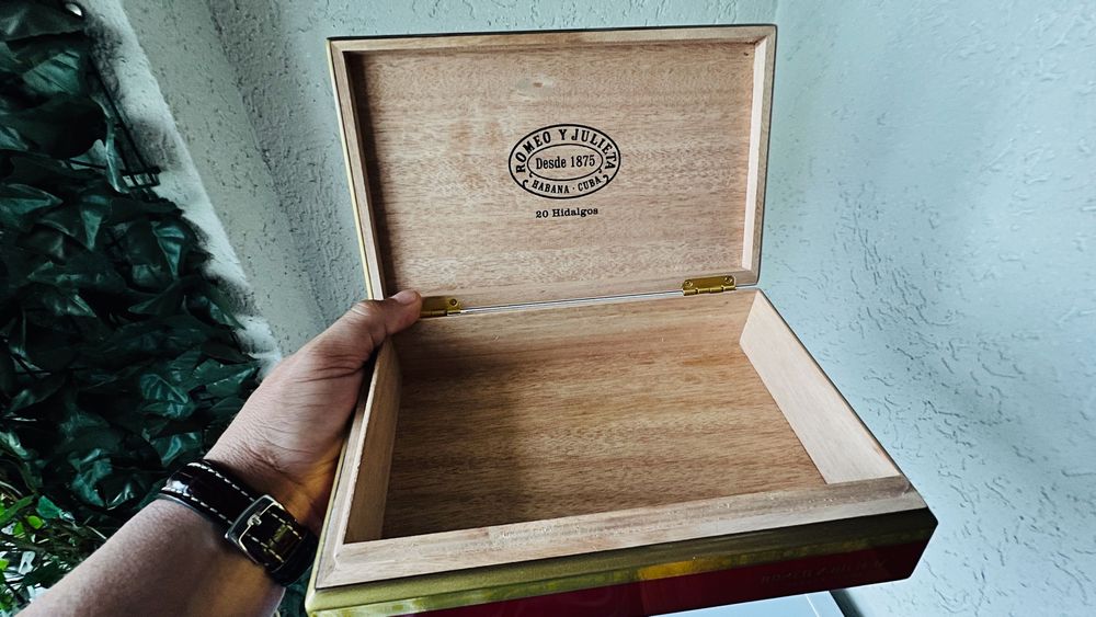 Cutie de colectie trabucuri Romeo si Julita.