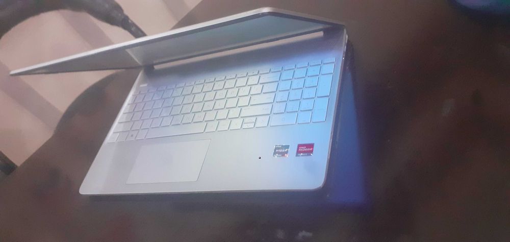 HP    noutbuk Ryzen 8/512