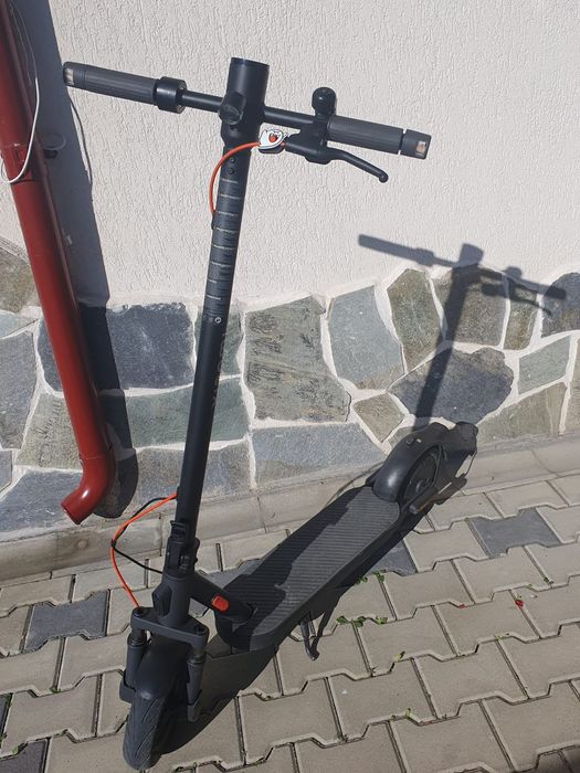 Vand trotineta electrică Xiaomi 25km/h viteza și autonomie 35km