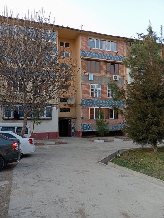 Срочно продаётся 1х комнатная квартира в Чирчике 8 микрорайоне!