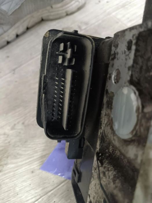Pompa abs toyota prius 2004-2009 44510 47050 cu defect la mufa
