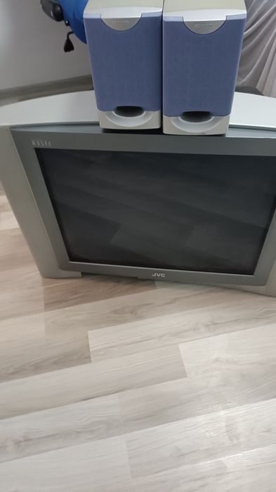 Tot ce se vede tv color cu tub + 2boxe  tot la 150lei Campina