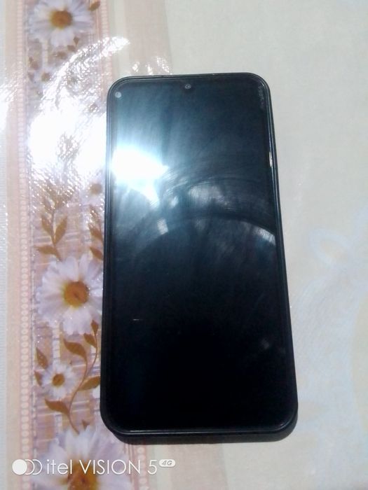 Samsung A15 Sotiladi pomyati 6.128gb ishlashi chotki