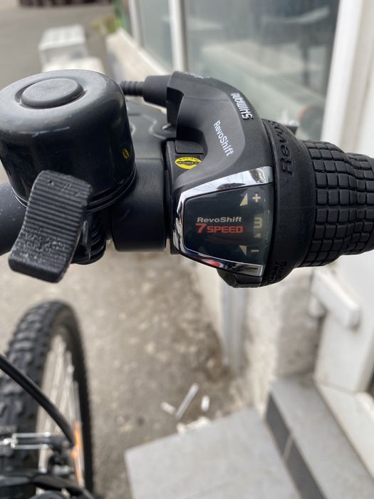 Bicicleta MTB din aluminiu Felt ca nouă, cu 18 viteze