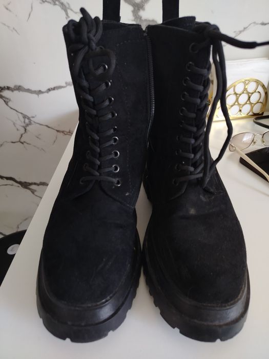 Замшевые ботинки