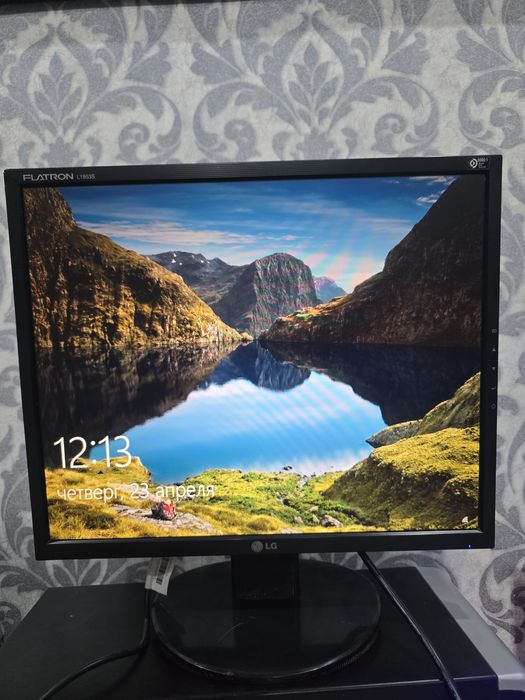 Монитор LG в хорошем состоянии