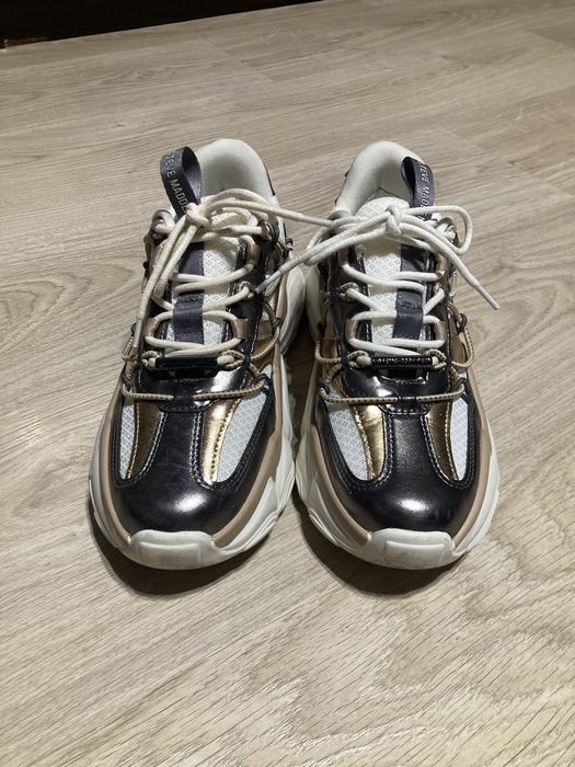 Сникърси  Steve Madden