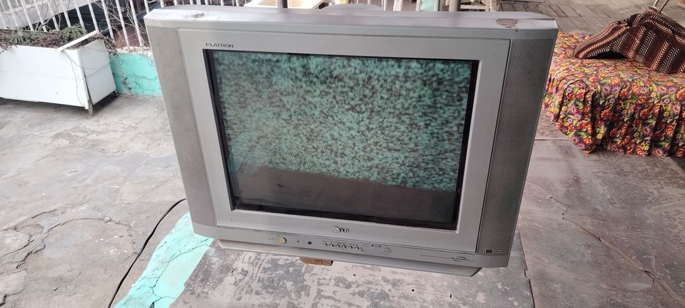 продаю телевизор