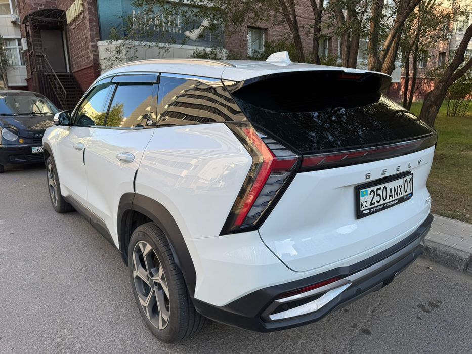 Geely Atlas машина