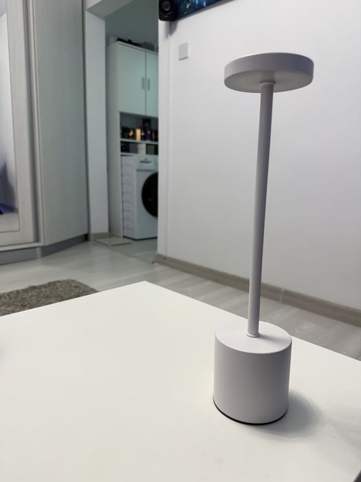 Lampa LED USB C albă cu touch