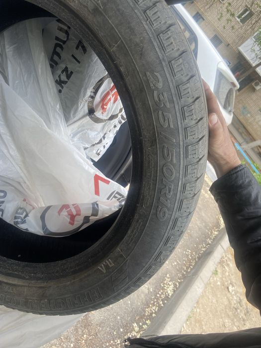Продам покрышки r19