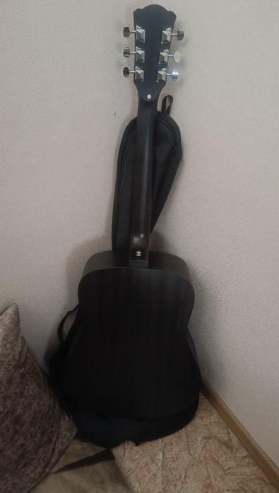Гитара акустическая с чехлом