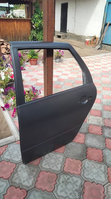 Продам дверь от Lada Granta