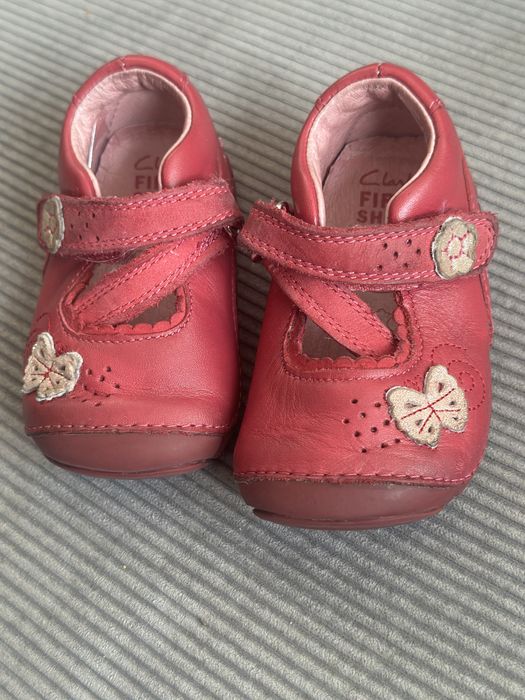 Цикламени обувки Clarks