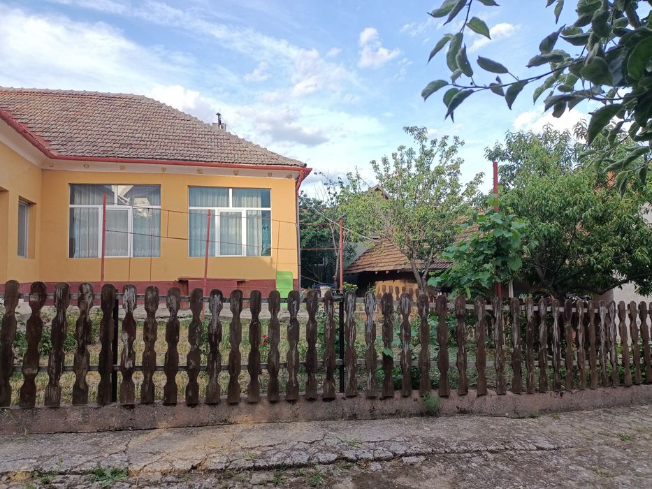 Casă de vânzare în centrul localității Vinga