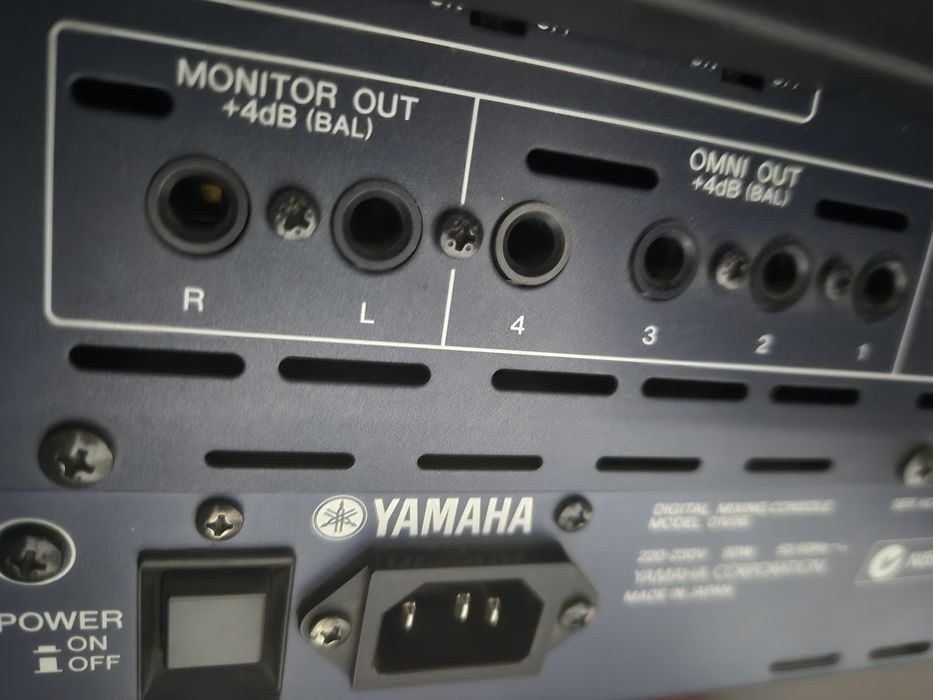 Микшерный пульт Yamaha (цифровой)