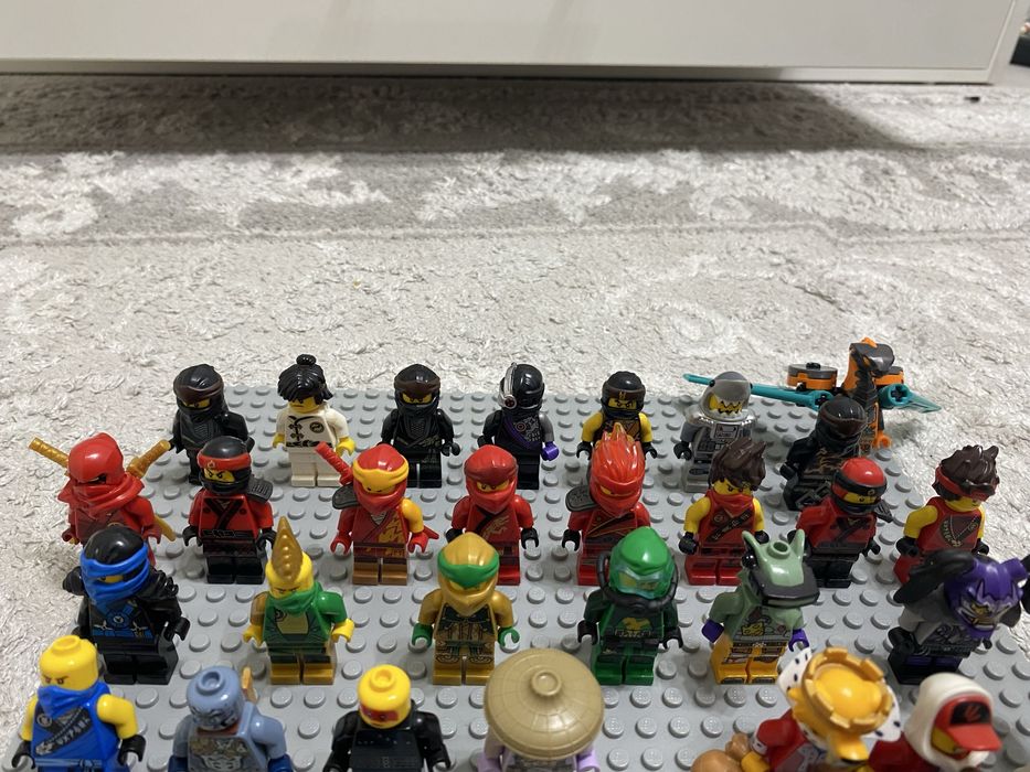 Продам лего  фигурки