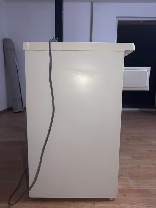 Продаю небольшой Холодильник Atlant