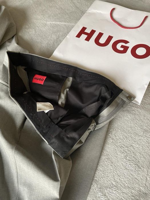 НОВ Мъжки костюм HUGO .размер 46 нов Промоция