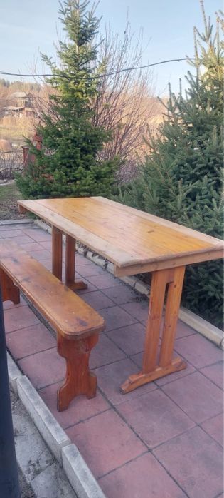 Деревянные столы, скамейки