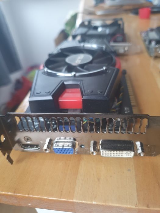 Placa video gaming Nvidia Asus Gt440  si Amd Radeon 5450