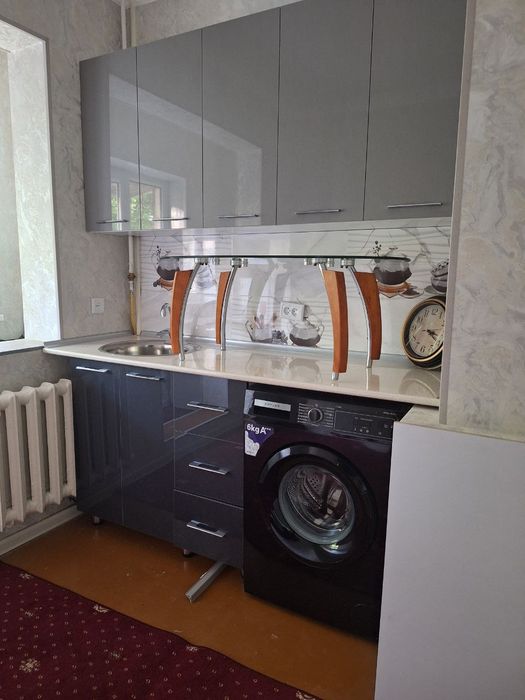 Юнусобод 4кв 1/1/4 Сотилади