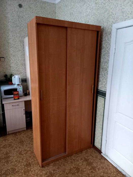 шкафы,столы в офис,магазин