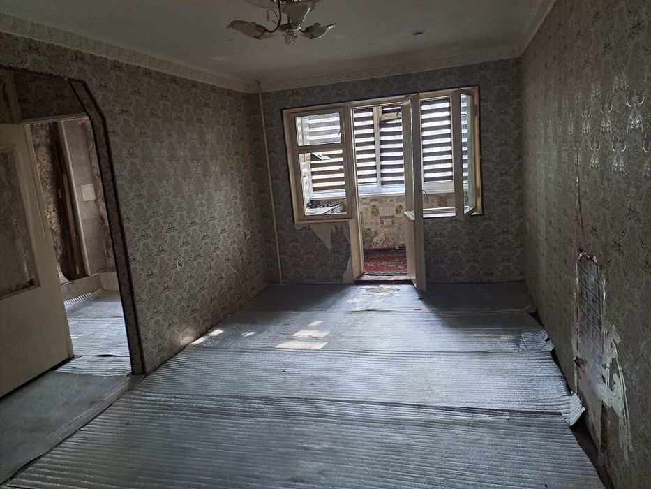 3 xonali kvartira sotiladi