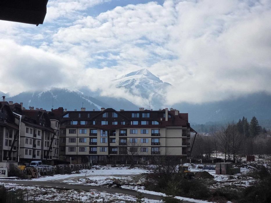 Тристаен апартамент до ски лифта и красива гледка за продажба в Банско