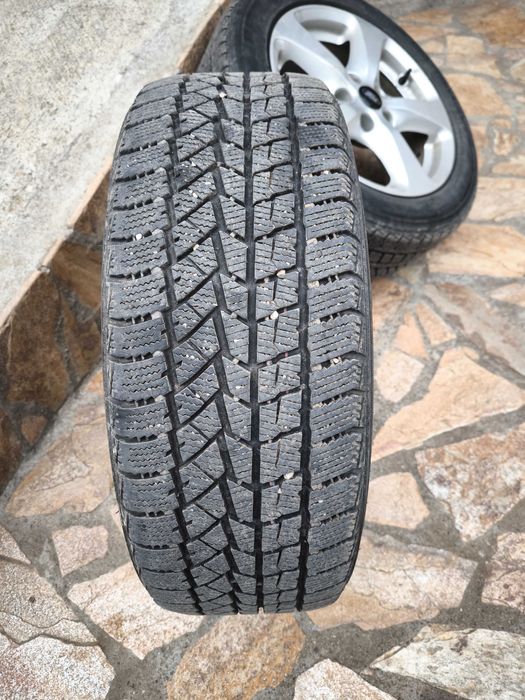 Продавам зимни гуми DOUBLESTAR 205/55/16.Перфектни.