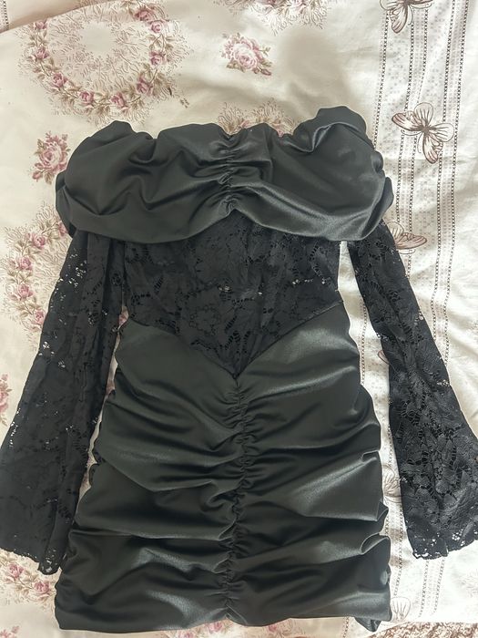 Черна рокля с дантела