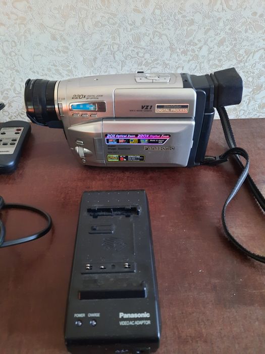 Видеокамера Panasonic NV - VZ1
