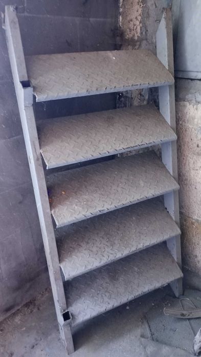 метално стълбище