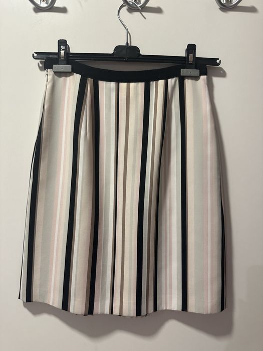 Елегантна пола на Макс Мара