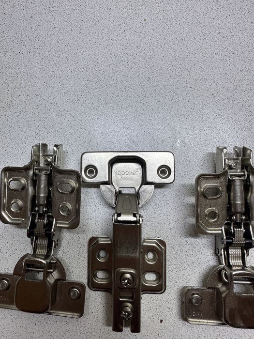 Петля с доводчиком