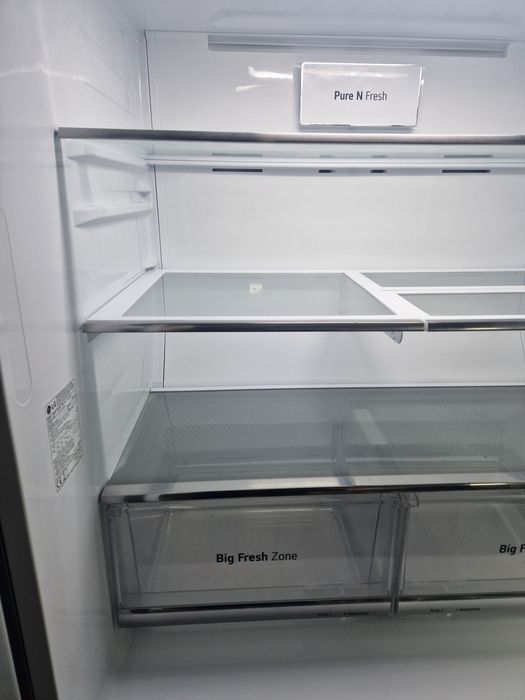 Side by side LG InstaView