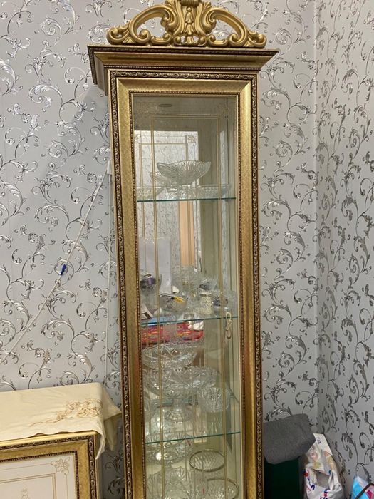 Продается сервант хорошего качества!