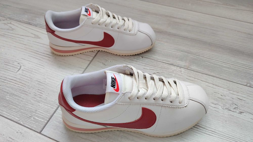 Бели кожени дамски маратонки NIKE CORTEZ размер EUR38
