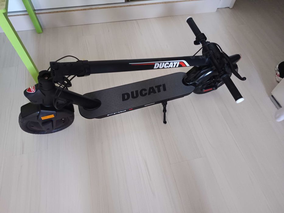 Trotineta electrica Ducati Pro-II Plus, 350W, Autonomie 25 km,