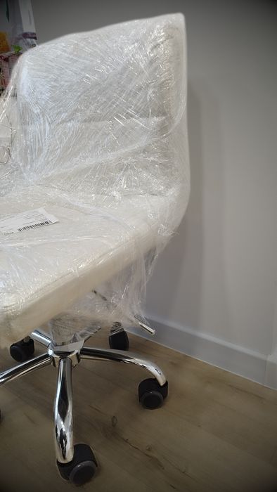 Стол за педикюр с механизъм за височина